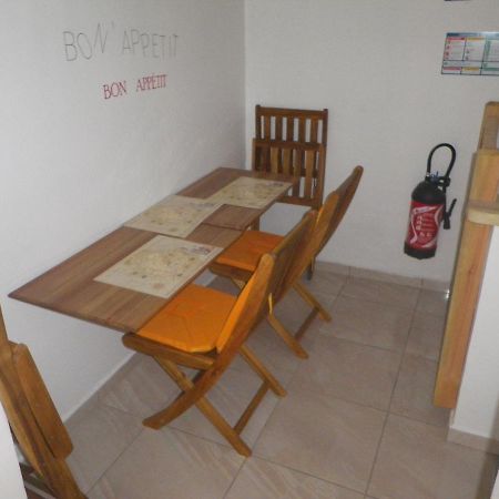 דירות Grand-Bourg  Immeuble Nebot מראה חיצוני תמונה