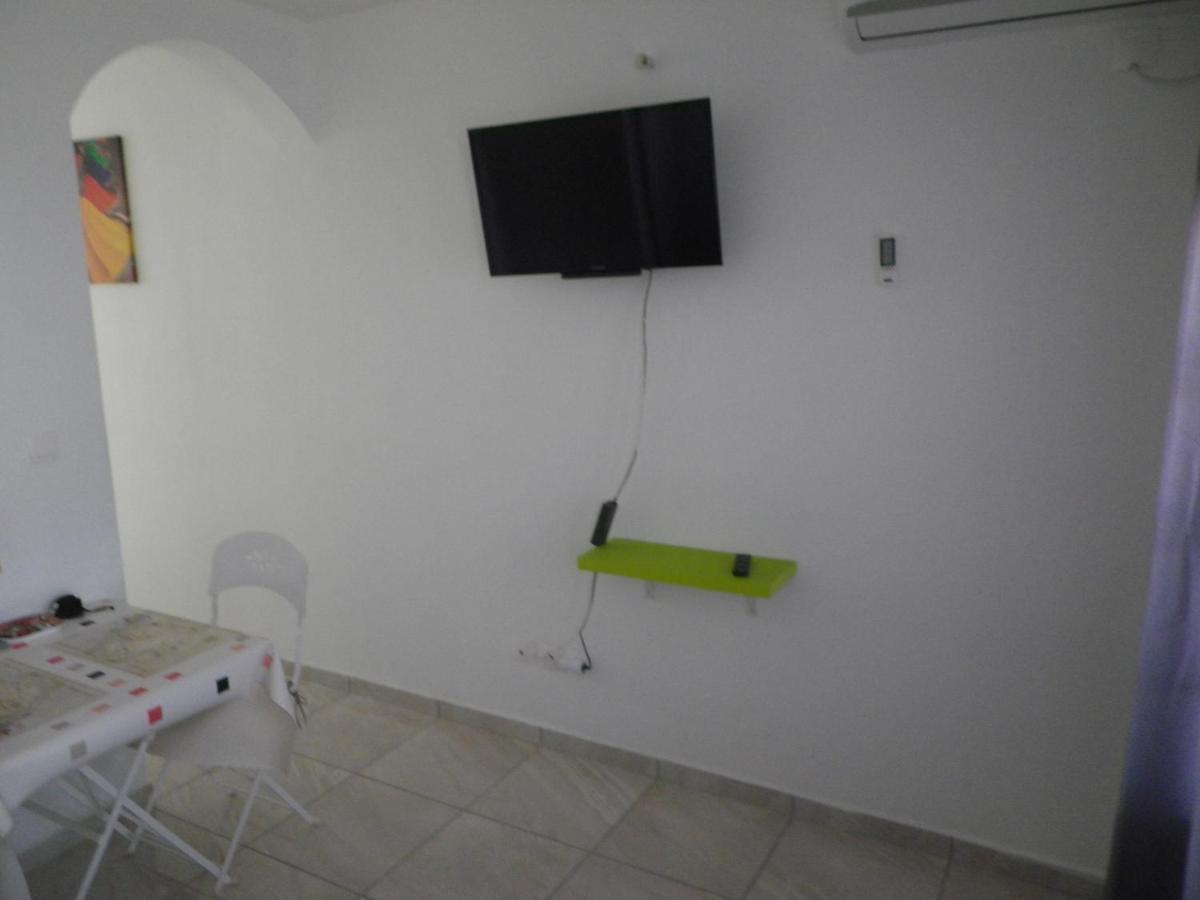 דירות Grand-Bourg  Immeuble Nebot מראה חיצוני תמונה