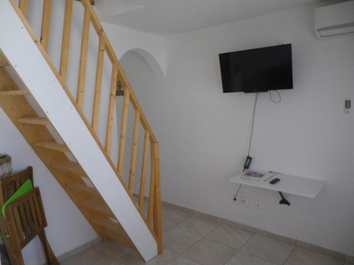 דירות Grand-Bourg  Immeuble Nebot מראה חיצוני תמונה